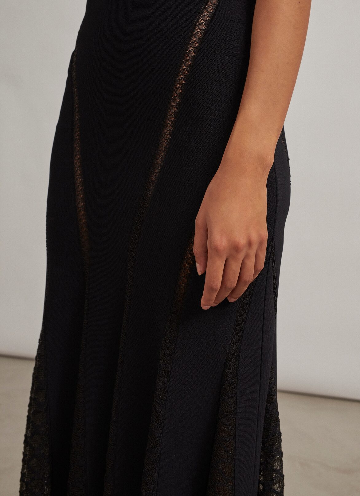 Robe fluide en maille et dentelle ALAÏA ROBE FLUIDE EN MAILLE ET DENTELLE NOIR